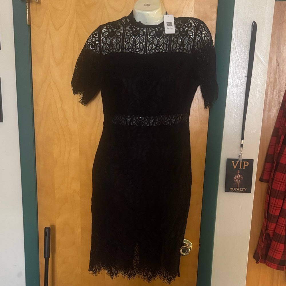 Chic Black Lace Midi Dress